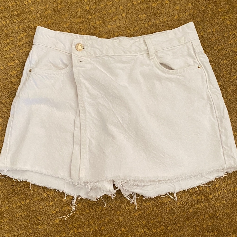 Zara White Frayed Hem Jean Shorts